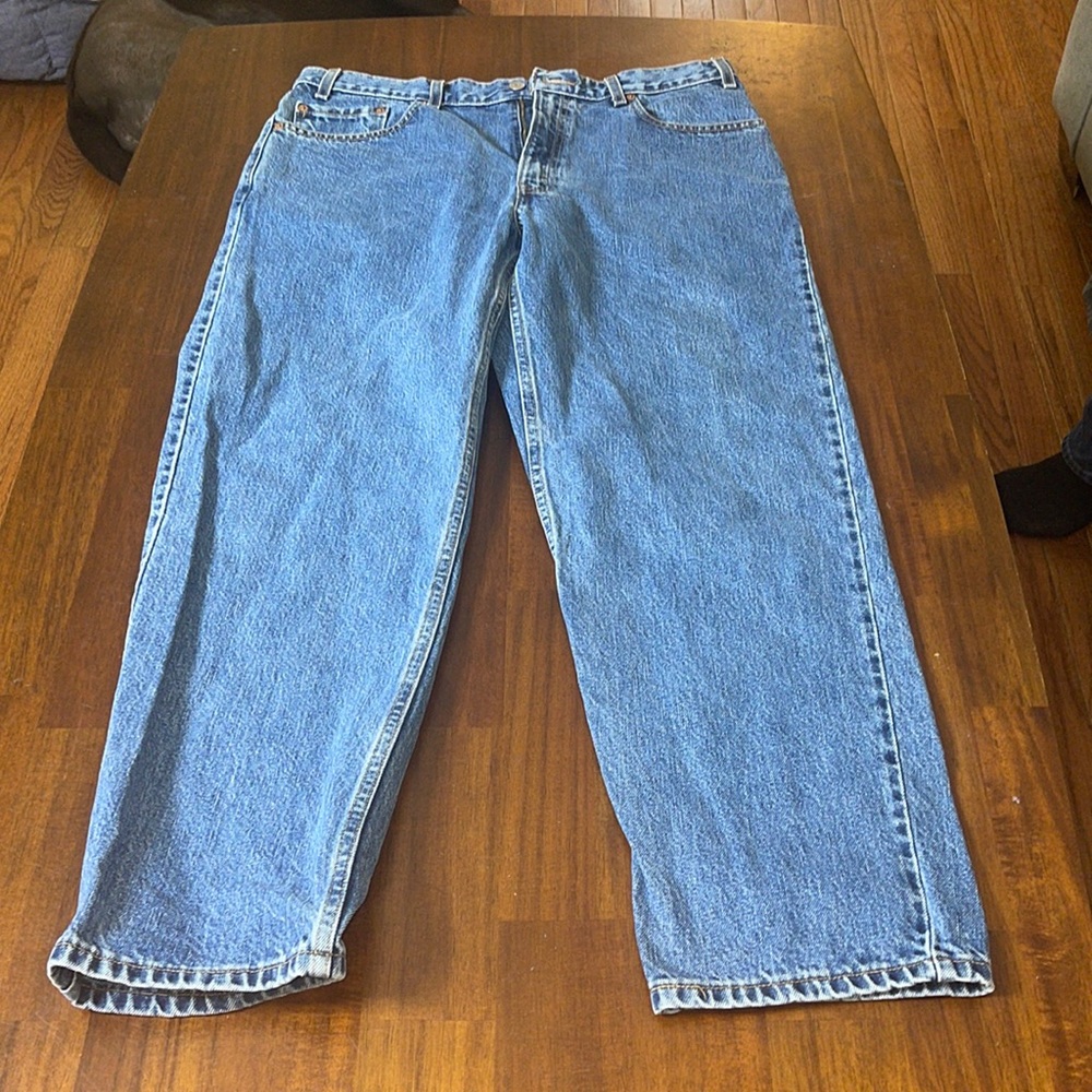 Levi’s mens 550 relaxed fit jeans. Size 36 inseam 30. EUC.